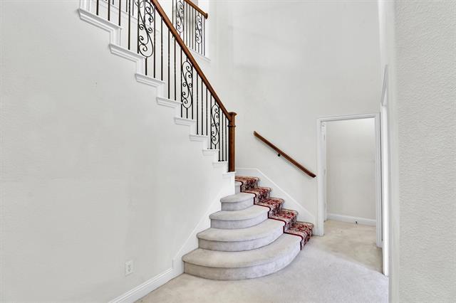 Building Photo - 13865 Pomegranate Dr