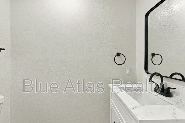 Building Photo - 8108 Foxfire Ln