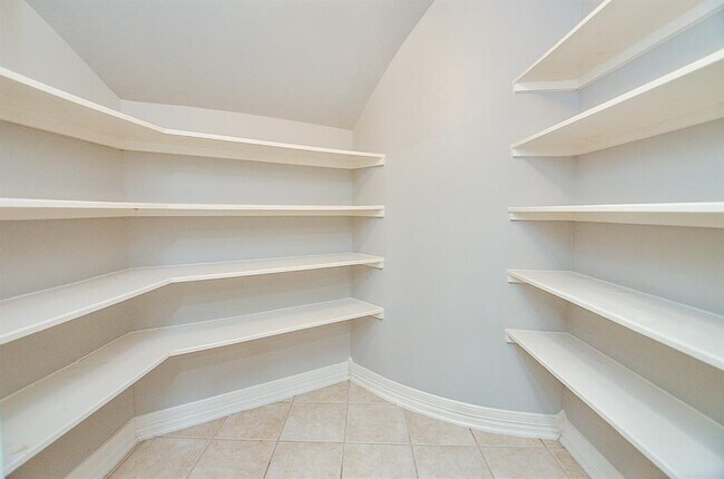 Building Photo - 1407 Kennoway Park Dr