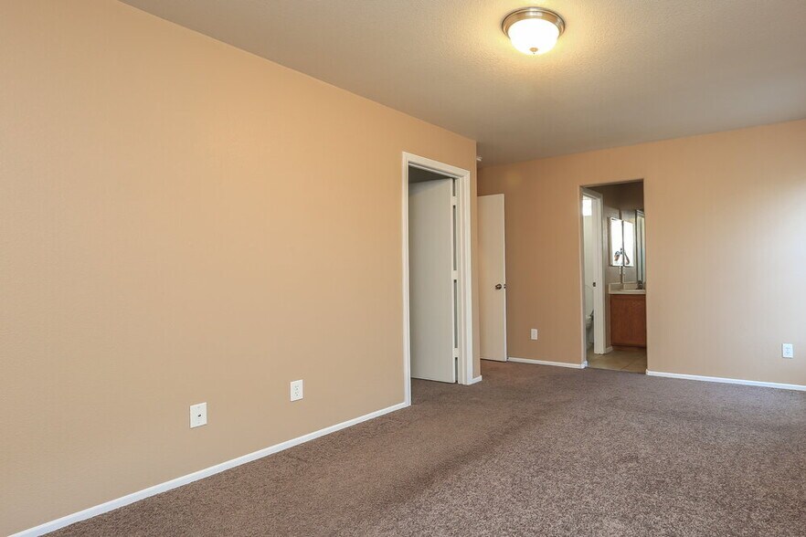 Building Photo - 4973 Blue Marlin Ave