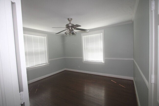 Building Photo - For Lease - 3 Bed, 1.5 Bath, 1600sqft, Sin...