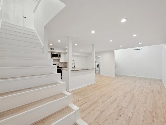Building Photo - 1812 Saxony Ln