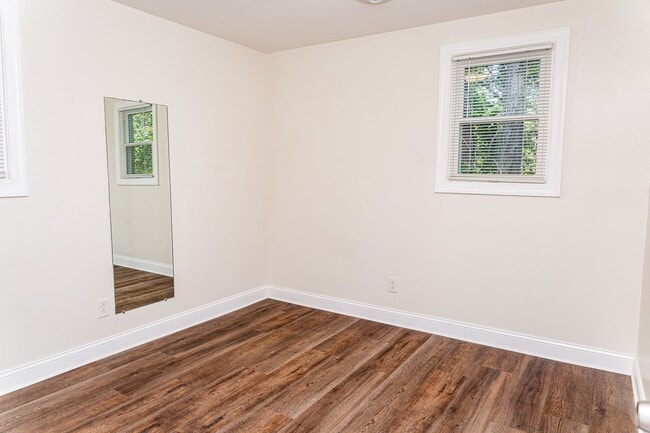 Building Photo - New Listing!