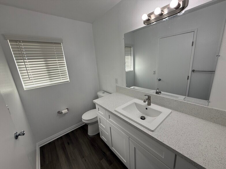 Building Photo - 41041 Alder Ave