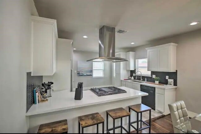 Building Photo - 5224 Leeland St