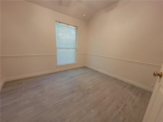 Building Photo - 1709 Autumn Fire Dr