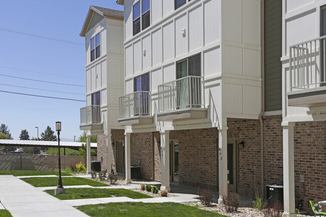 Building Photo - Bella Grace