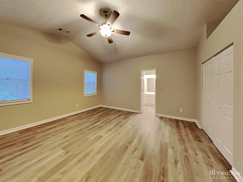 Building Photo - 3734 Windy Hill Dr SE