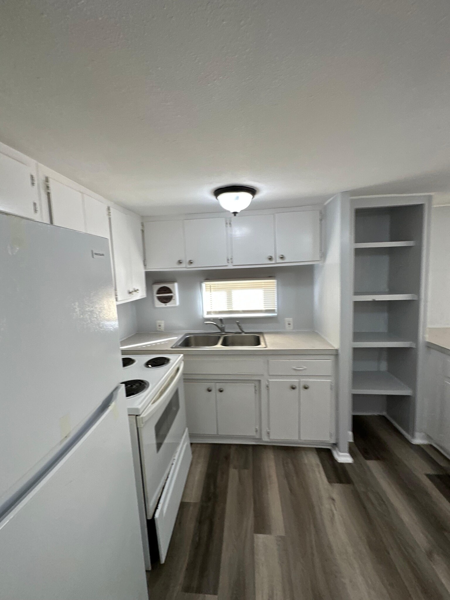 Building Photo - 7663 Bentwillow Dr