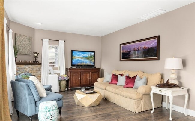 Building Photo - A Gorgeous Home with 4 Bed and 2.5 Bath