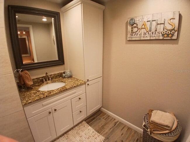 Building Photo - 10350 Imperial Point Dr W