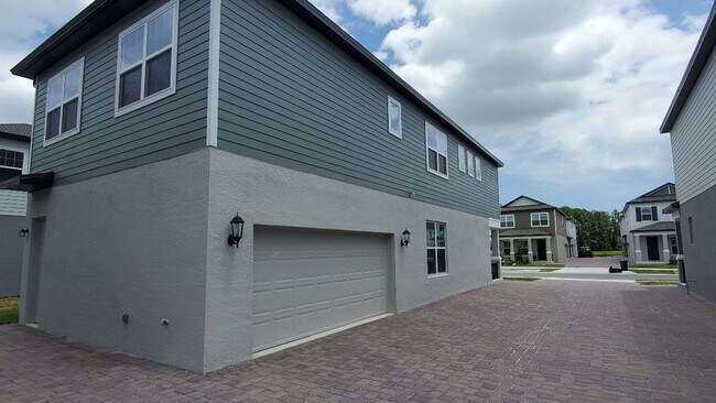 Building Photo - Lovely 4 bedroom townhome in Venetian Bay