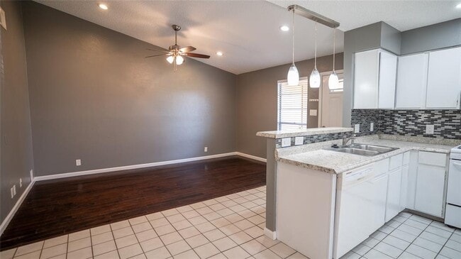 Building Photo - 10606 Topperwein Dr