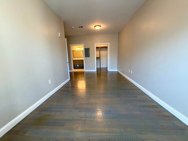 Building Photo - 966 Hyde Park Ave