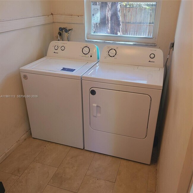 Building Photo - 1504 SW 1st St