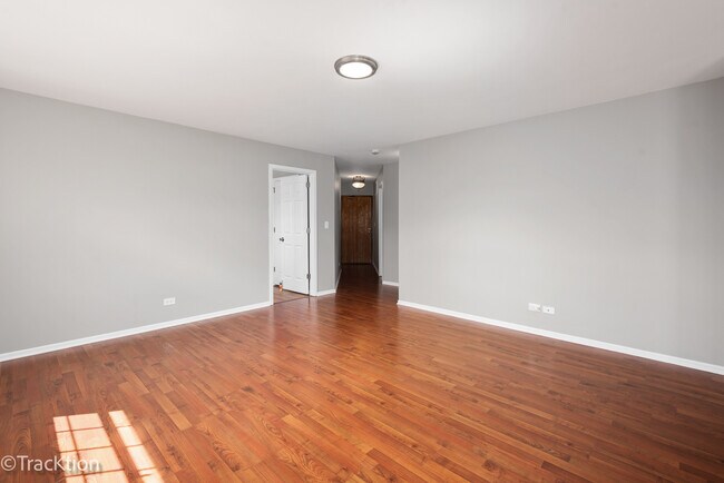 Building Photo - 549 E Shag Bark Ln