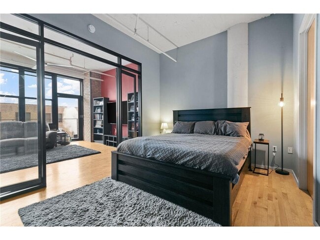 Building Photo - 290 Market St