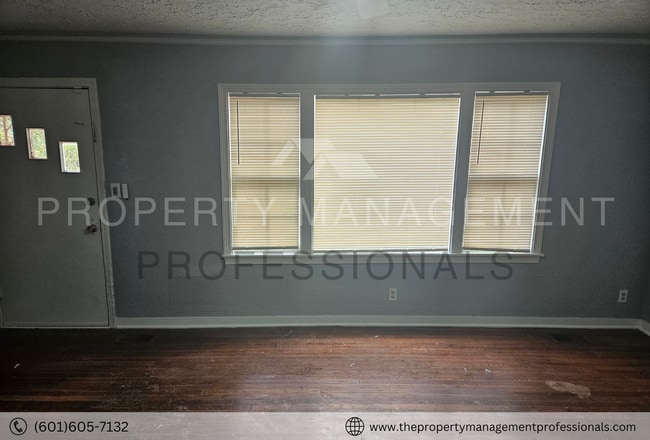 Building Photo - 2871 Fairhill Dr