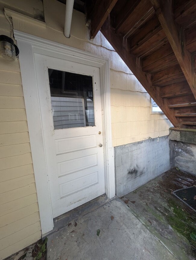 Building Photo - 3 Bedroom Bremerton Charmer with Stunning ...