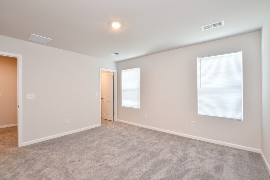 Building Photo - 18 Twiggs Ln