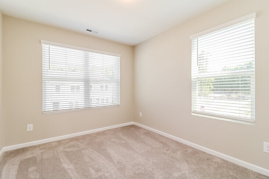 Building Photo - 539 Landing View Dr
