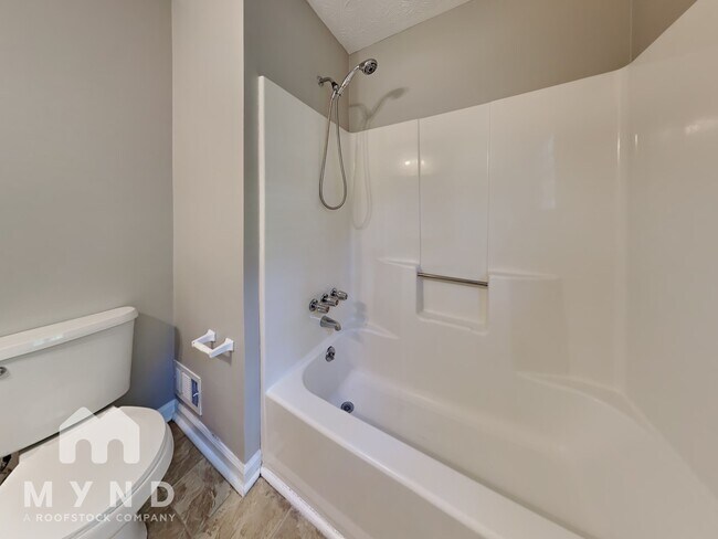 Building Photo - 2475 Suncrest Ct