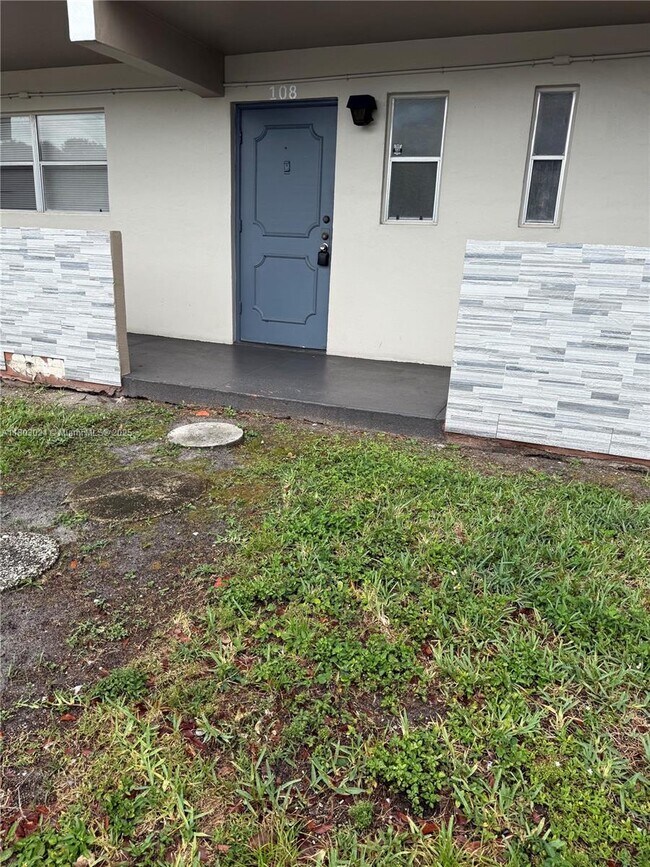 Building Photo - 7960 N Colony Cir