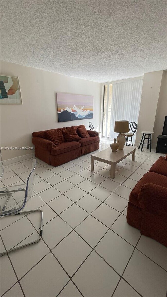 Building Photo - 2821 N Miami Beach Blvd