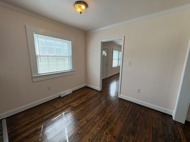 Building Photo - 3 Bedroom Home in Hickory Grove