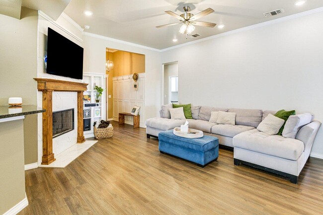 Building Photo - 806 E 19th St