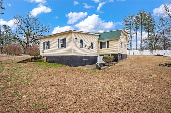Building Photo - 14605 Cogburn Rd