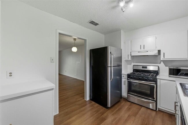 Building Photo - 1706 Elmhurst Dr