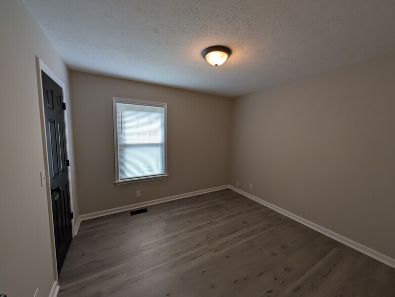 Building Photo - 4920 Peppertree Dr