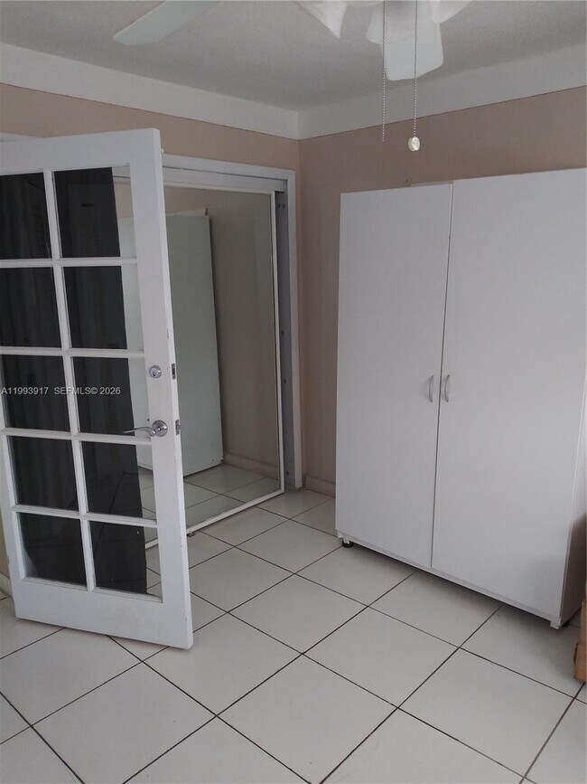 Building Photo - 141 NE 10th Ave