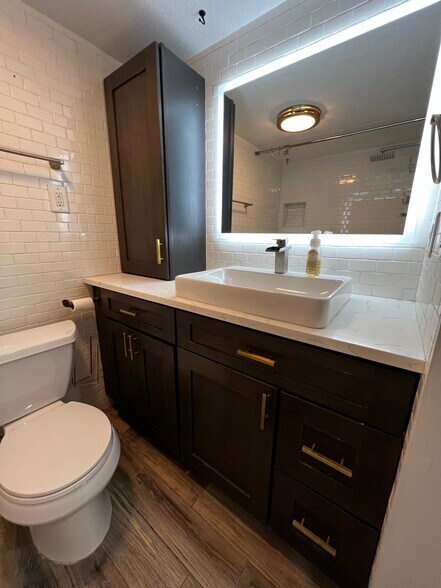 Bathroom - 1301 S Howard Ave