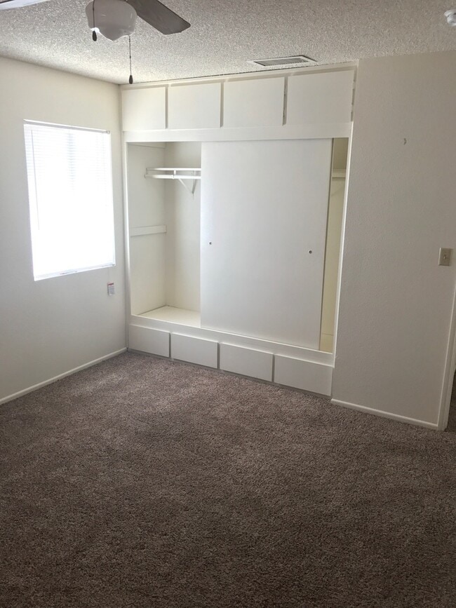 Building Photo - COUNTRY LIVING 2 BEDROOM HOME IN APPLE VALLEY