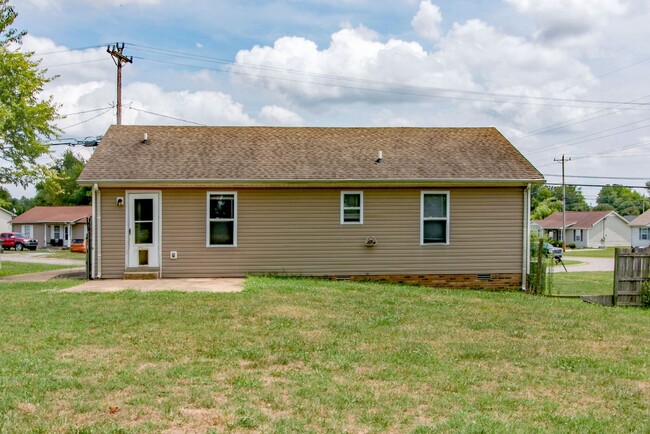 Building Photo - 1002 Poppy Seed Dr