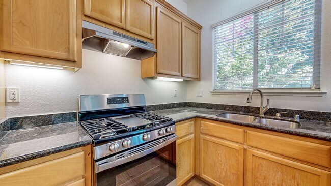 Building Photo - Rincon Valley FIVE Bedroom Three Bathroom Single Family Home!