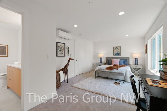 Building Photo - Stunning 2024 Built Downtown Kirkland Luxe Home for Rent! 3br/3.5ba/2410sf