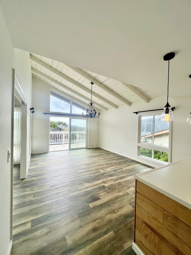 Building Photo - 956 Kaluanui Rd