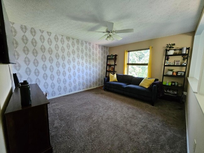 Building Photo - 1639 Royal Oak Dr
