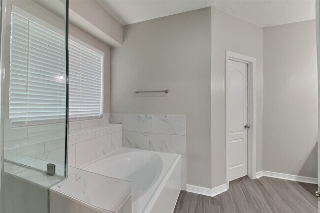 Building Photo - 5219 Whitebridge Ln