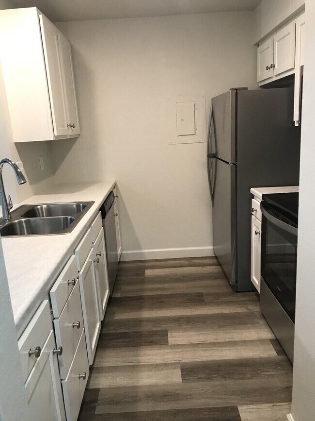 Building Photo - 7 Diego Ct