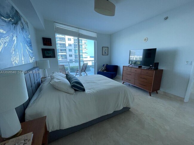 Building Photo - 6515 Collins Ave