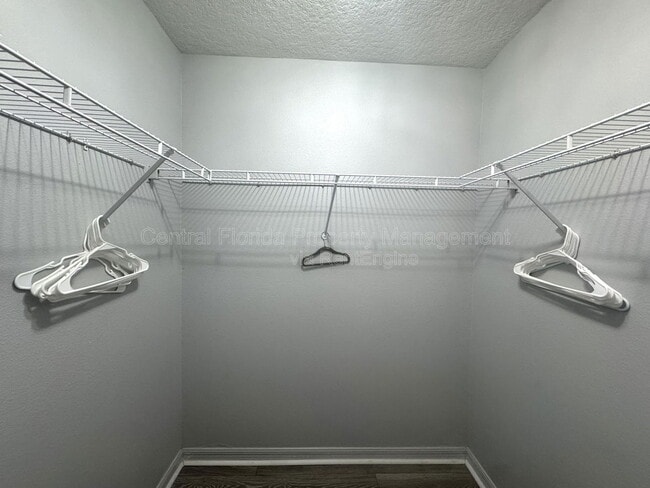 Building Photo - 736 Kildrummy Dr