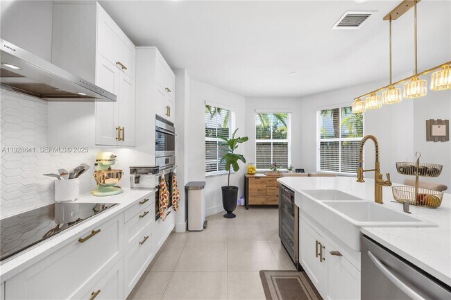 Building Photo - 10470 NW 69th Terrace