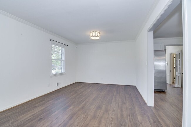 Building Photo - Southern Charm Brick Ranch Home