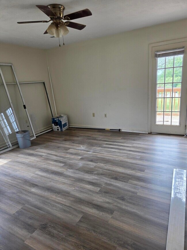 Building Photo - 1000 Heathcliff Dr