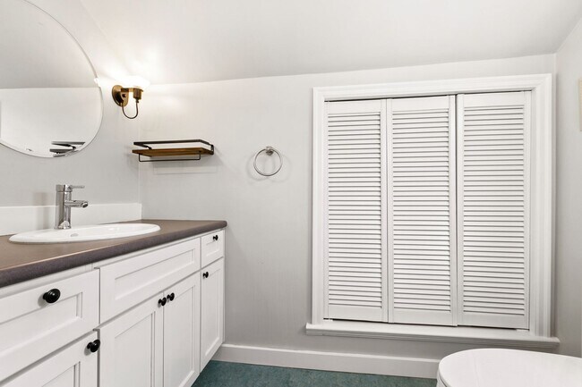 Building Photo - 4Bd/1.5Ba Seattle House