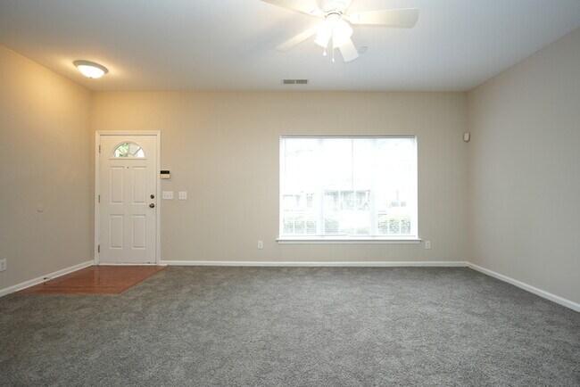 Building Photo - Charming 3-Bedroom, 3-Bathroom Townhome